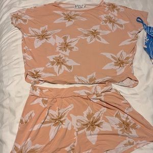 Fighting Eel top and matching shorts in tiger lily print. Gently used